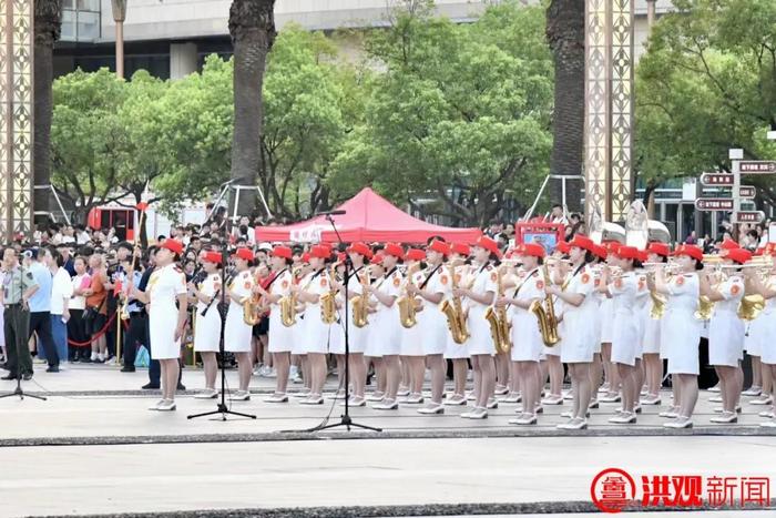 来八一广场，追寻光辉足迹