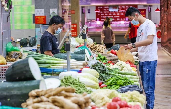 价格蹭蹭涨，商家也发愁！广东人破防：没它开不了饭