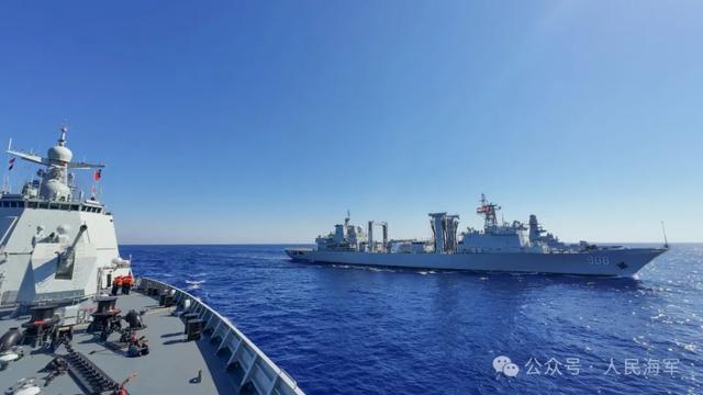 中国海军第46批护航编队与埃及海军开展海上联合训练