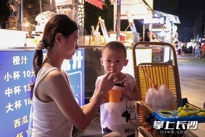 阳光100星辰夜市：璀璨灯火下，寻觅夜市深处的“小确幸”丨长沙夜市新江湖