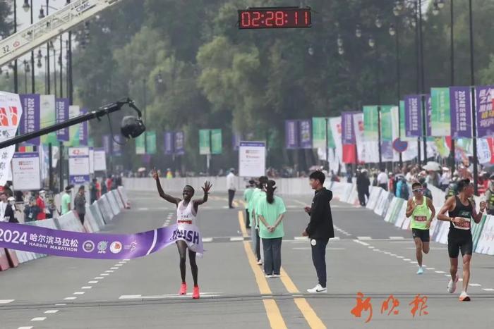 全马女子冠军鲁斯：​哈尔滨空气很棒，明年还要来参赛