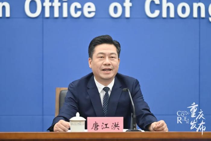 唐江洪回答记者提问 邹乐 摄