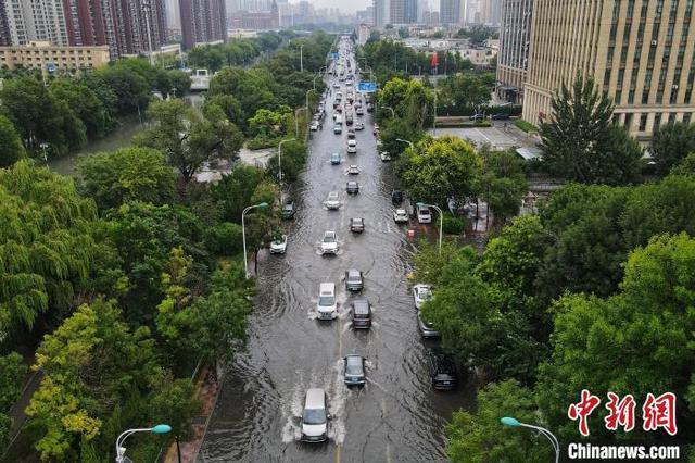 天津遭遇暴雨天气