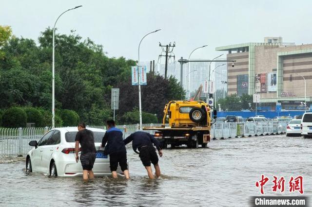 天津遭遇暴雨天气