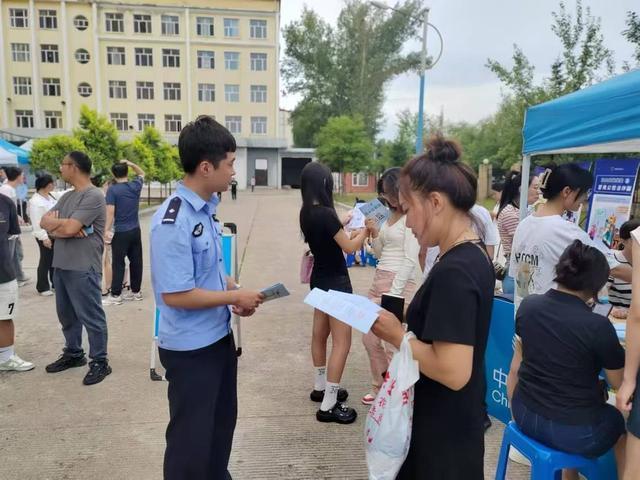 警企携手共筑校园反诈安全防线 | 中国移动牡丹江分公司开展“移动反诈进校园”宣传活动