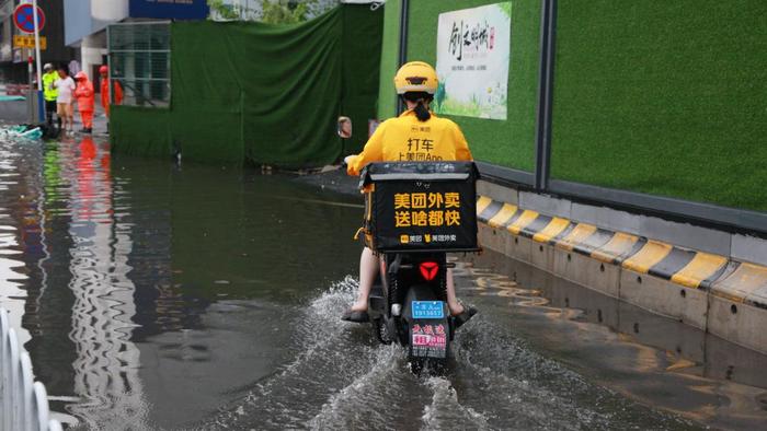 《过渡劳动》：外卖骑手是困在系统里吗？