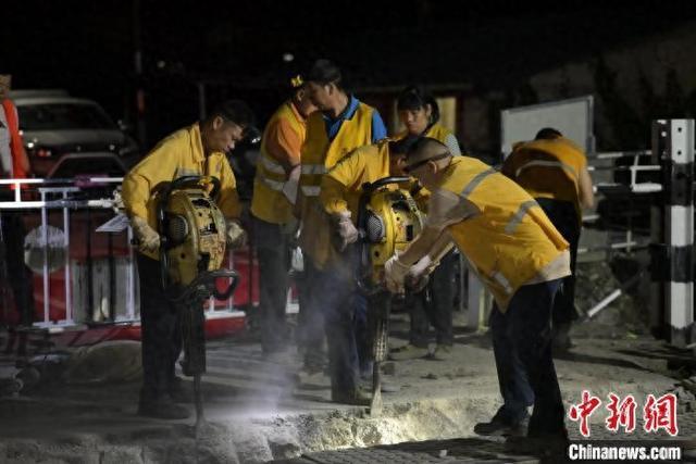 湘桂铁路开启年度清筛 为道床进行“活血化瘀”手术