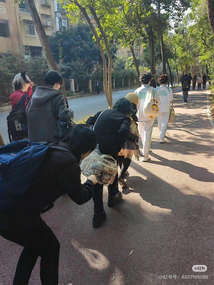 谷圈现状:在路上看到有人背痛包的反应图片来源:小红书@Aa张教练学车(总教练)