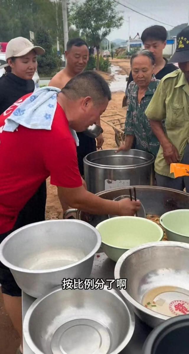 河南大哥千里驰援葫芦岛：提供3000份烩面胡辣汤