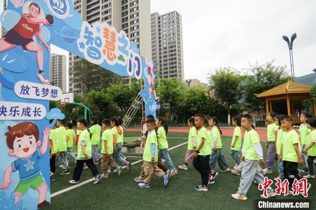 西宁市中小学生迎来新学期