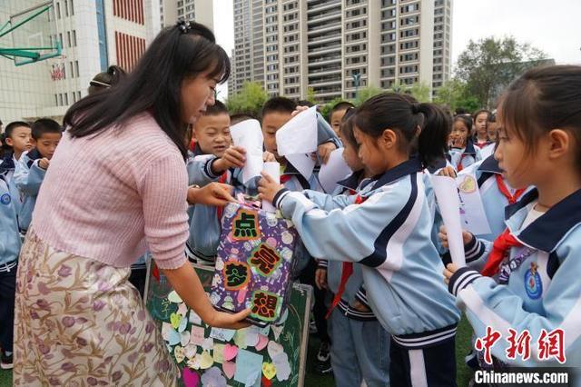 西宁市中小学生迎来新学期