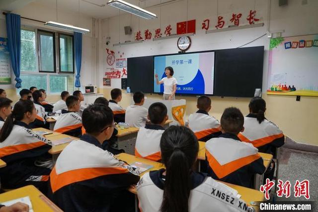 西宁市中小学生迎来新学期