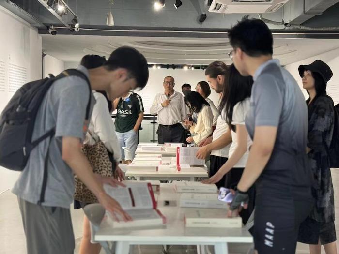 中国当代艺术年鉴展：影像何以热门，评论何以缺失