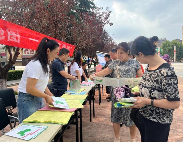 铜川市自然资源局积极开展8.29测绘法宣传日暨国家版图意识宣传周活动