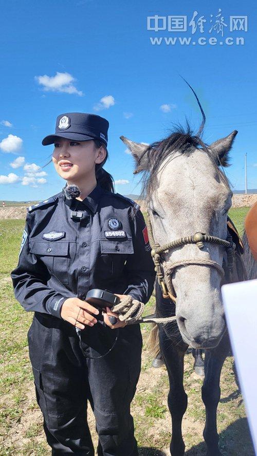 【边疆党旗红】边境线上的“马背警队”：“00后”女警骑马仗剑走天涯