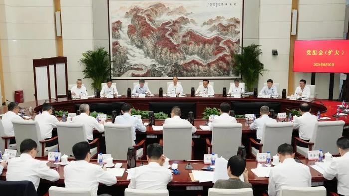 中国石油集团召开党组会（扩大），戴厚良主持