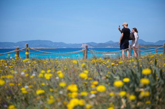 西班牙多地遭遇“过度旅游”困扰