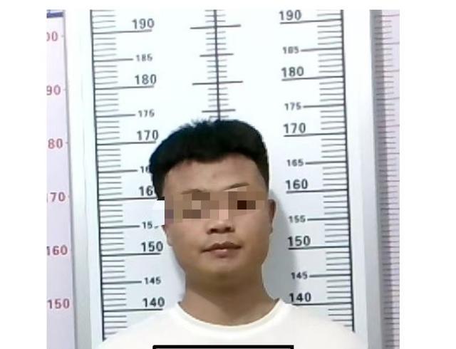 云南两名“00后”网购制服冒充交警查车被抓，警方希征集更多违法线索