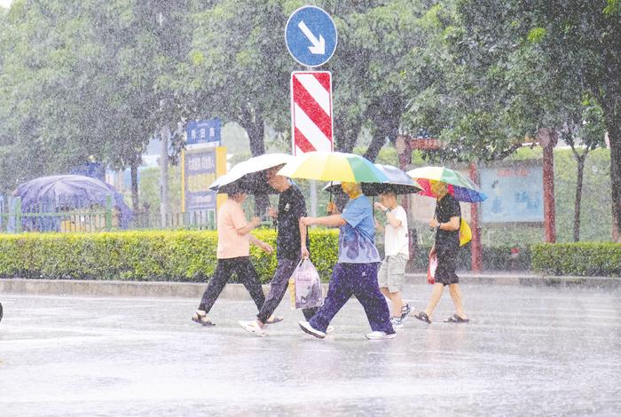 今日南宁维持风雨天气