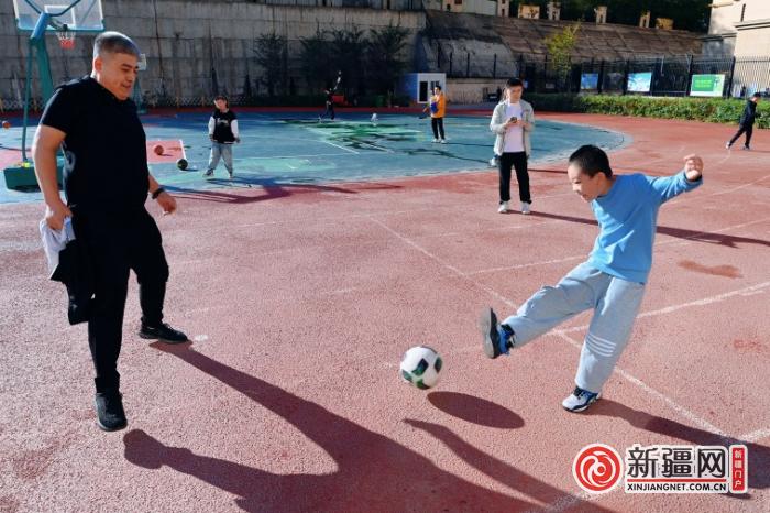 学校体育场开放，赋能“15分钟健身圈” 乌鲁木齐市100所学校列入“操场对外开放”大名单