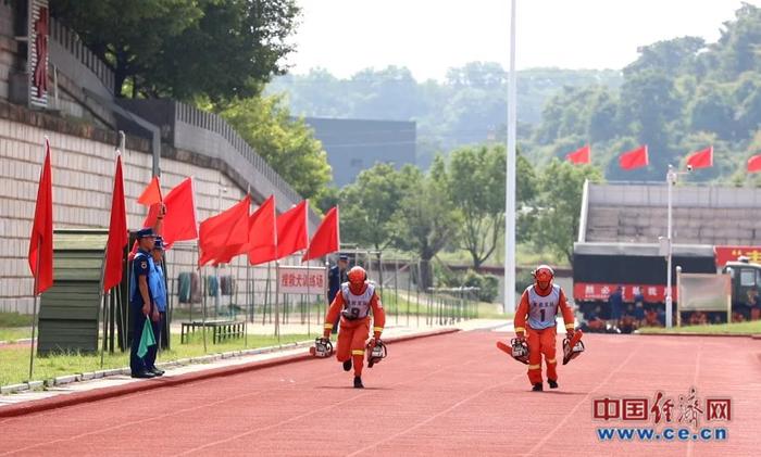 直击福建省森林消防总队2024年“火焰蓝”灭火专业实战技能比武现场