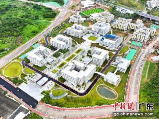 潮州技师学院凤泉湖校区启用 迎来首批学生