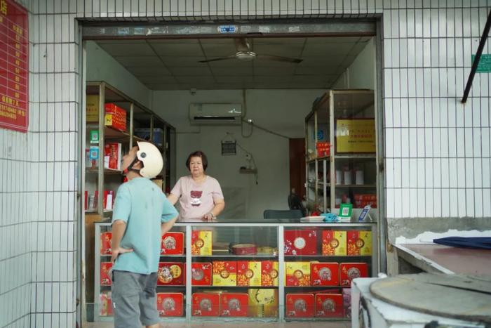 日售2000个！东莞这间百年老饭店，不卖饭只卖饼！每年只开1个月…