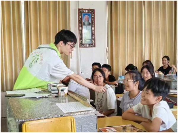 井冈山大学医心心理工作室赴井冈山大学附属中学开展朋辈心理赋能活动