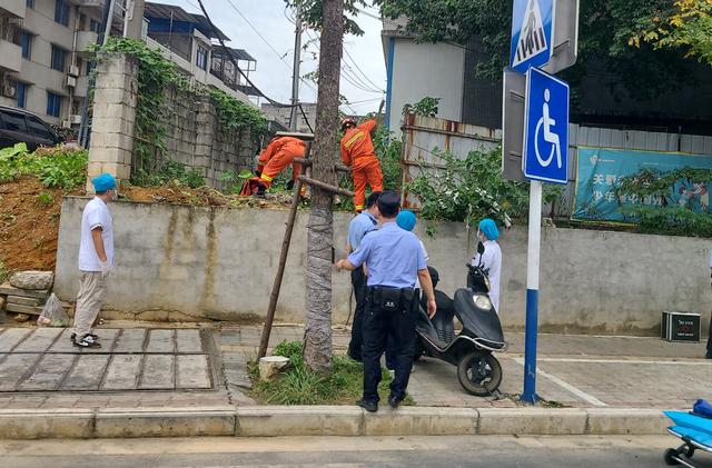 柳州女子坠入5米深井，一根绳索从天而降！