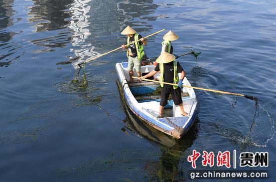 贵阳：清理河道优化水生态环境