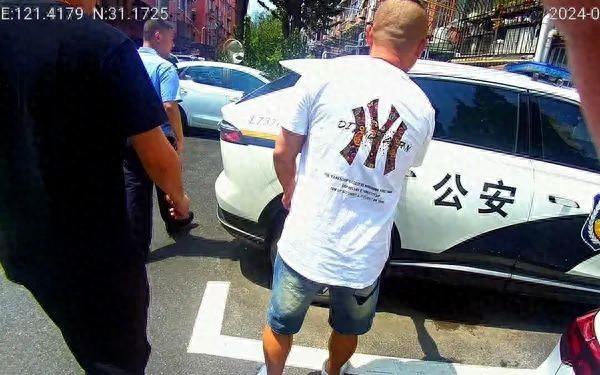 上海一KTV内存在违法行为？多次匿名报警存蹊跷，警方调查发现真相