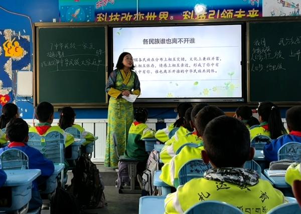 雪域高原焕新貌｜在半寄宿制学校，如何照顾好不同民族的学生？