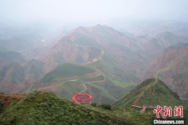 甘肃兰州：水墨丹霞风景如画