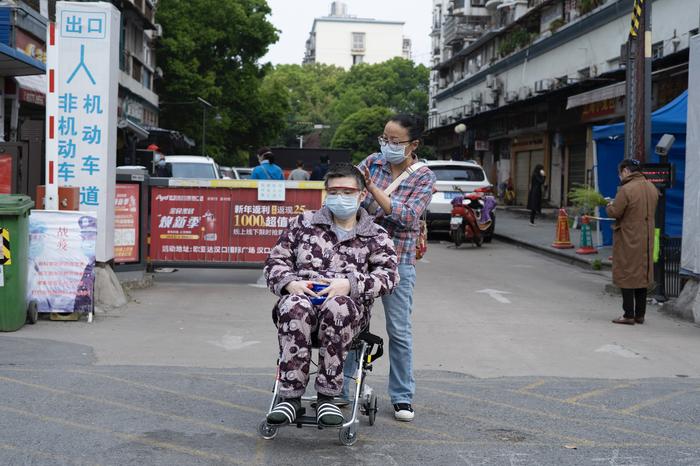 《摇摇晃晃的人间》导演范俭：余秀华嫌弃我文笔不好