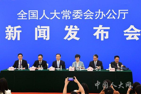 渐进式延迟法定退休年龄的主要任务是什么？人社部部长解答