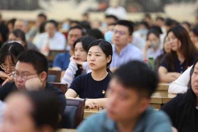 学习新思想 理“享”“郑”先锋——郑州市直机关“党的创新理论万场宣讲进基层”巡回宣讲成功举办