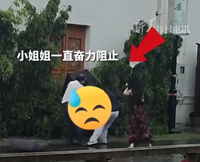 “雨伞侠” “铁勺侠”勇斗行凶者！网友喊话要奖励，最新消息……