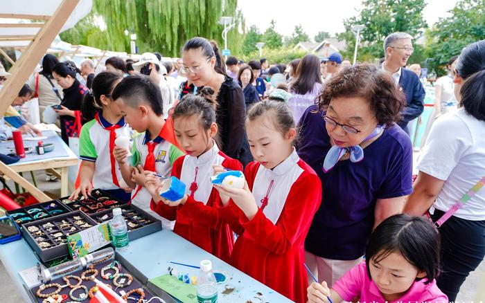 北京朝阳三间房首届漫展游园会在杜仲公园举办