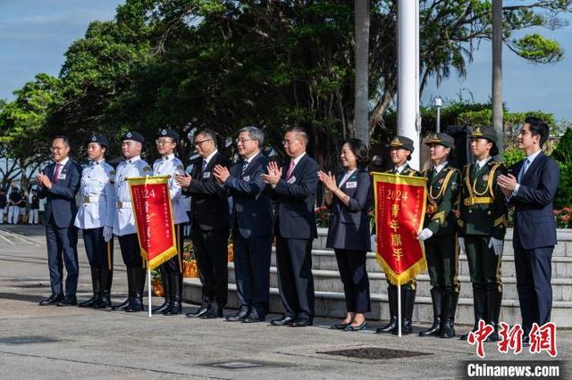 香港青少年制服团队成员参加迎国庆升旗仪式