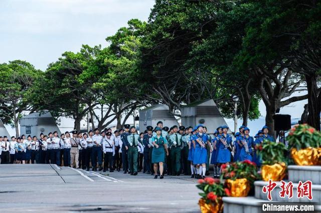 香港青少年制服团队成员参加迎国庆升旗仪式