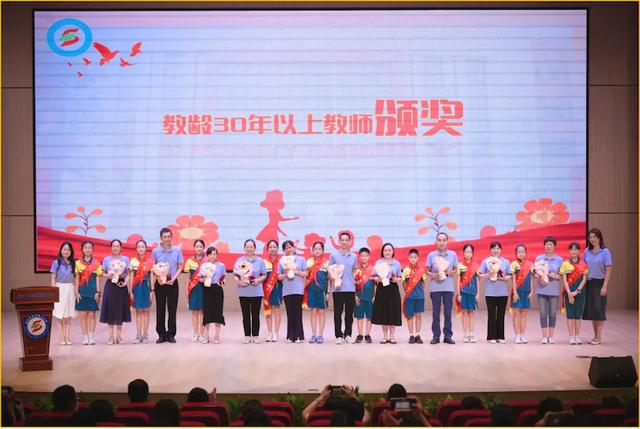 湖北武汉：光谷第五小学2024年教师节主题活动举行