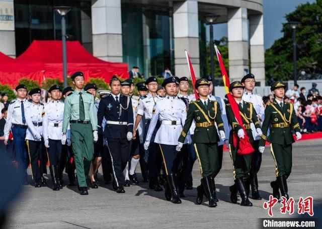 香港青少年制服团队成员参加迎国庆升旗仪式