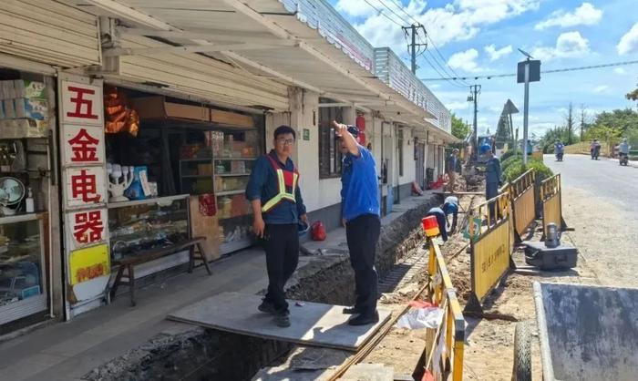 【提示】台风来袭，上海道路运输、绿化市容、城管部门全力落实应对措施，开展防台防汛工作