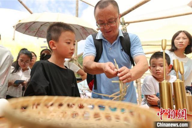 贵阳孔学堂中秋游园活动吸引市民