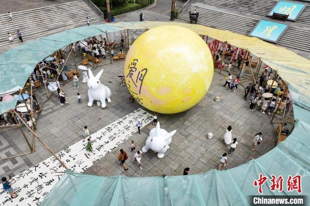 贵阳孔学堂中秋游园活动吸引市民