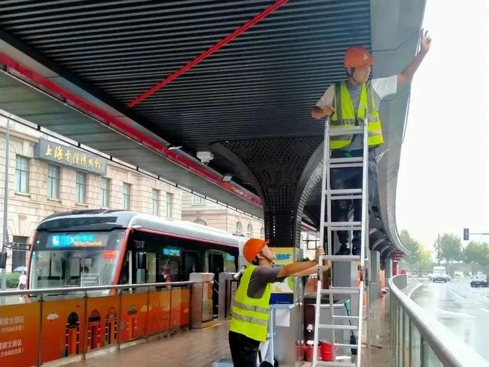 【提示】台风来袭，上海道路运输、绿化市容、城管部门全力落实应对措施，开展防台防汛工作