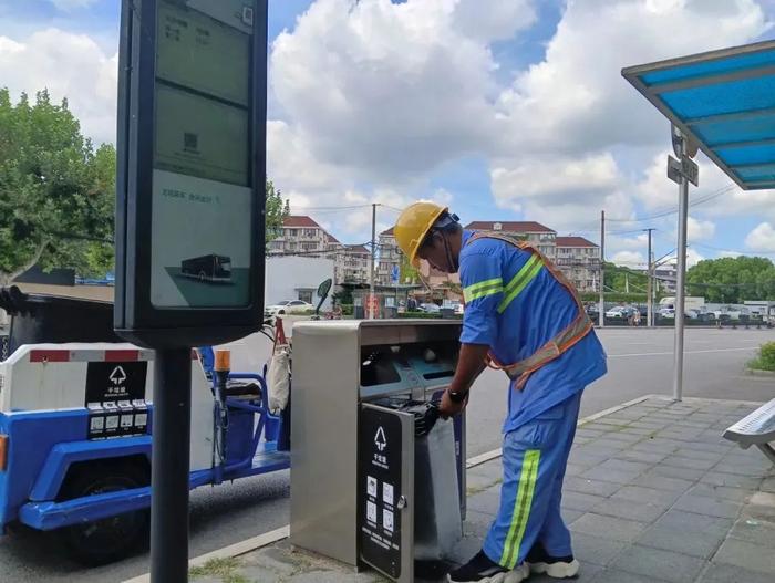 【提示】台风来袭，上海道路运输、绿化市容、城管部门全力落实应对措施，开展防台防汛工作