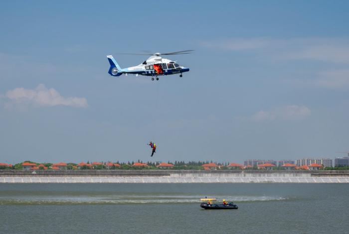 全国警用航空任务员培训班在上海举办，33名任务员通过培训考核