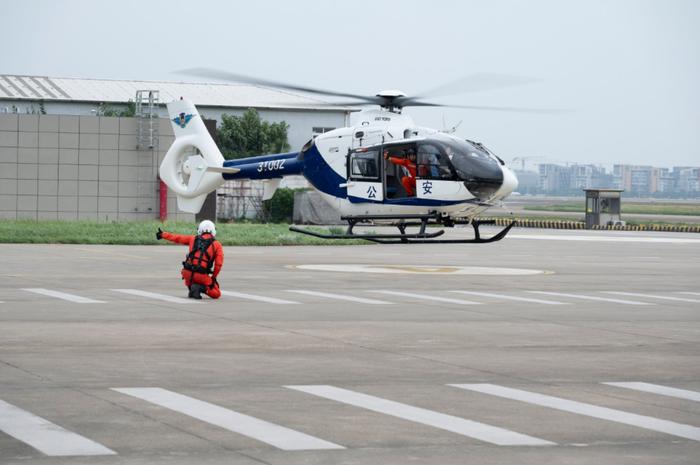 全国警用航空任务员培训班在上海举办，33名任务员通过培训考核