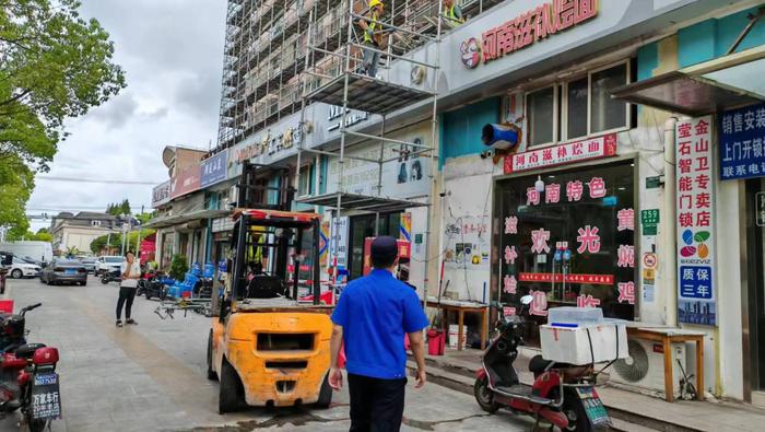 【提示】台风来袭，上海道路运输、绿化市容、城管部门全力落实应对措施，开展防台防汛工作